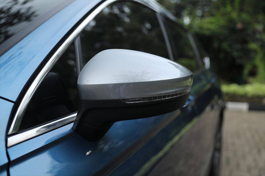 Volkswagen Tiguan Allspace Drivers Side Mirror Rear Angle Volkswagen Tiguan Allspace Drivers Side Mirror Rear Angle