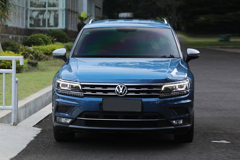 Full Front View of Tiguan Allspace Full Front View of Tiguan Allspace