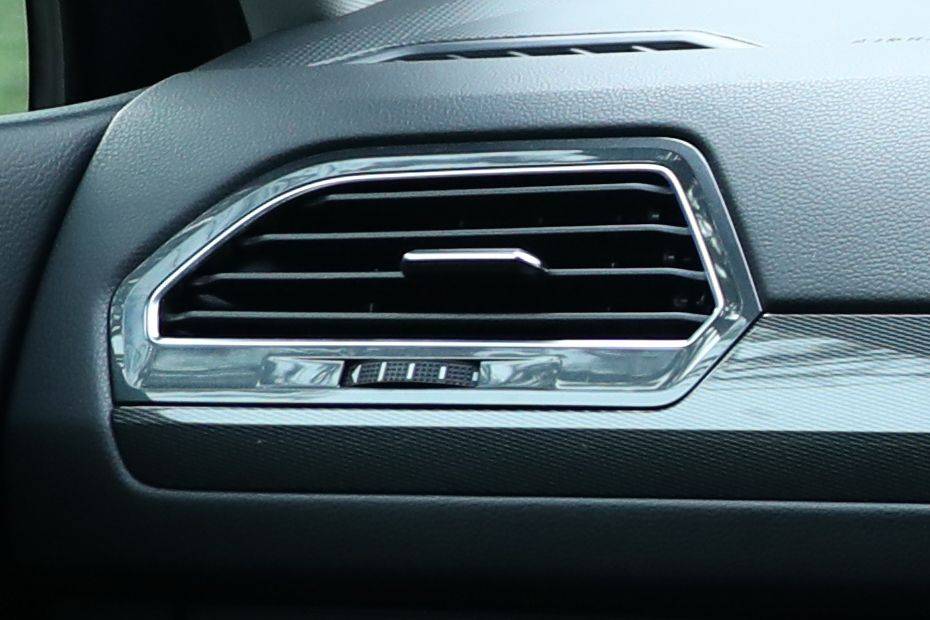 Side AC Controls of Volkswagen Tiguan Allspace Side AC Controls of Volkswagen Tiguan Allspace