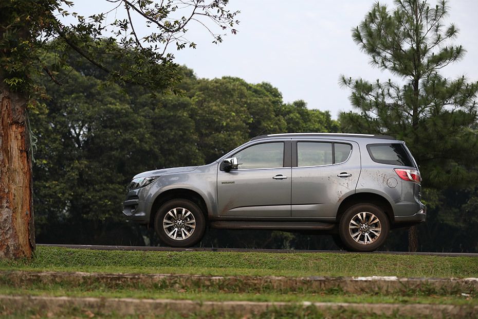 Tampak samping Trailblazer 2017-2018