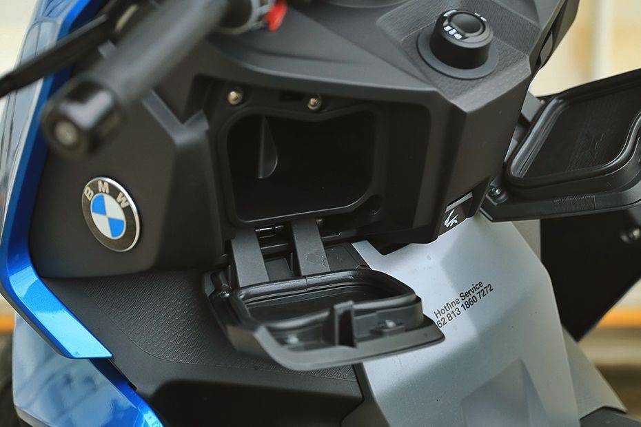 BMW C 400 X Glove Boxscooter BMW C 400 X Glove Boxscooter