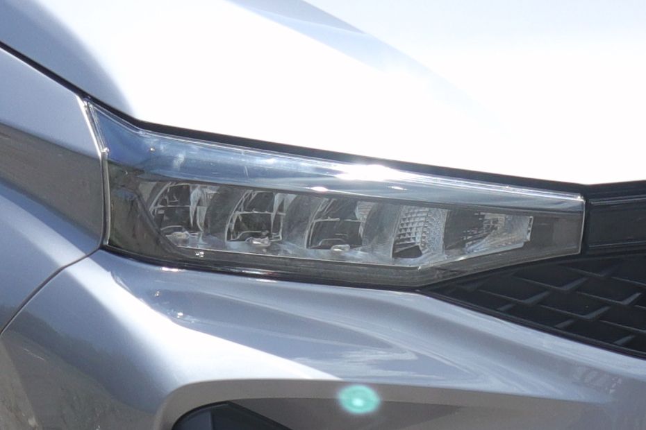 Daihatsu Xenia Headlight