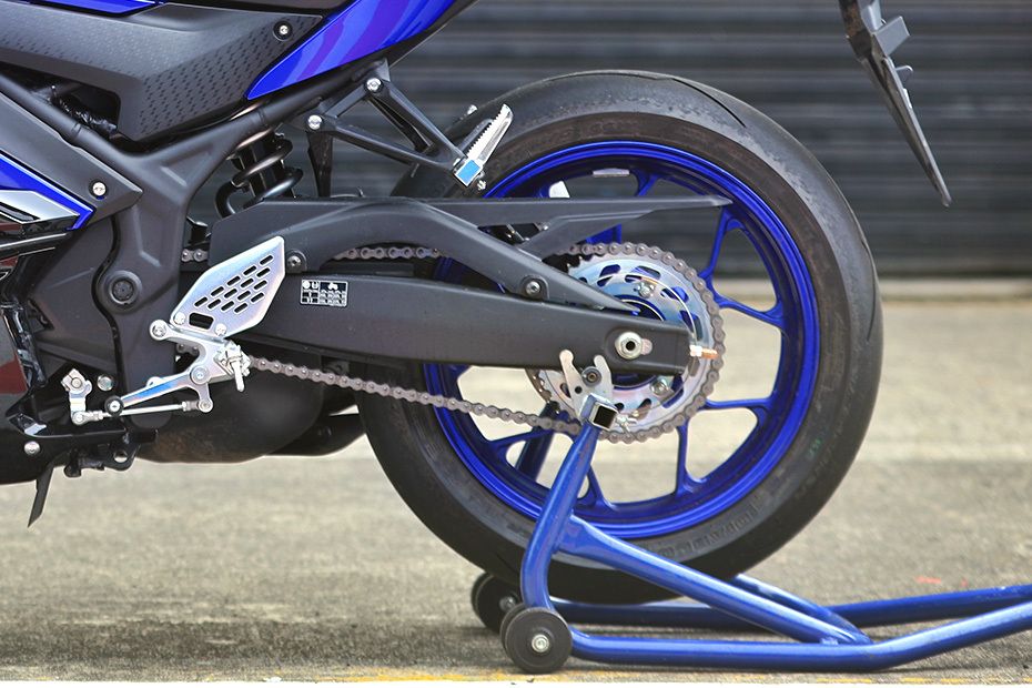 Yamaha YZF R25 Rear Tyre Yamaha YZF R25 Rear Tyre