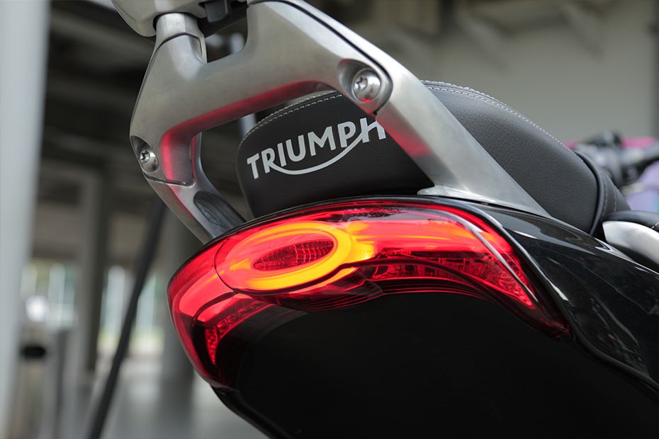 Triumph Rocket 3 Lampu belakang