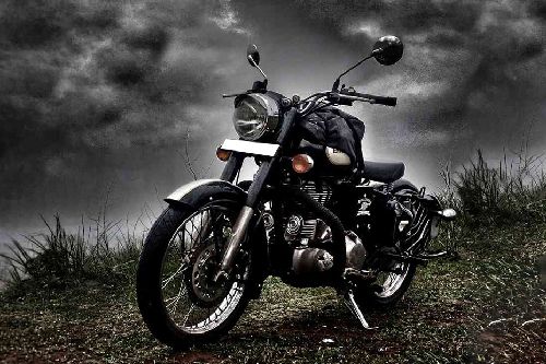 Royal Enfield Classic 500 Slant Front View Full Image