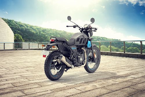 Tampak belakang Royal Enfield Scram 411