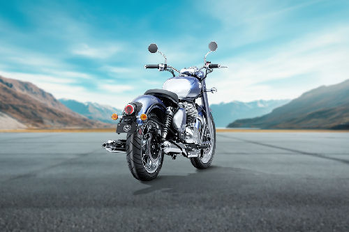 Tampak belakang Royal Enfield Classic 650