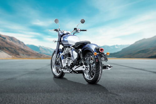 Tampak belakang kanan serong Royal Enfield Classic 650