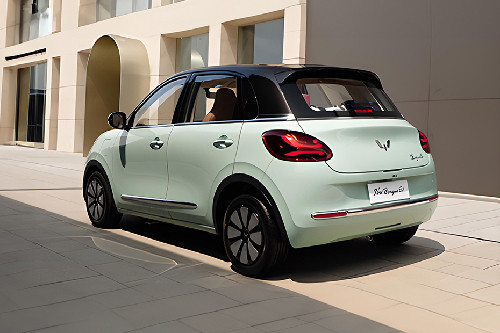 Tampak belakang serong Tampak belakang serong Binguo EV