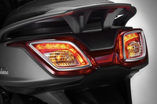Lampu belakang Kymco Downtown 250i
