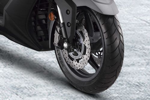 Ban depan Kymco AK 550