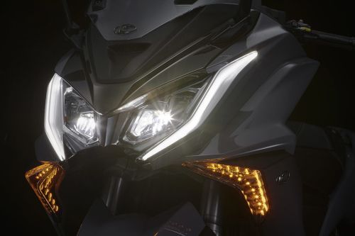 Lampu depan Kymco AK 550