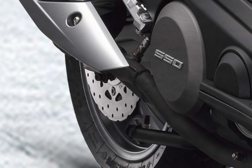 Rem belakang Kymco AK 550