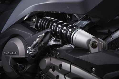 Suspensi belakang Kymco AK 550