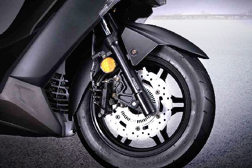 Kymco X-Town 250i Front Tyre View