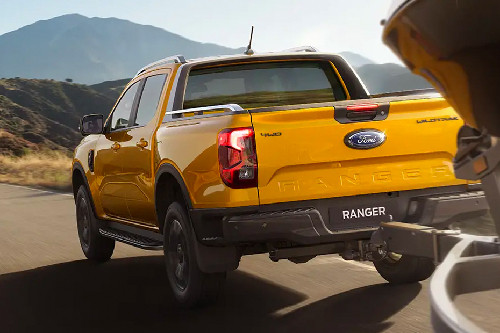 Tampak belakang tengah Ranger