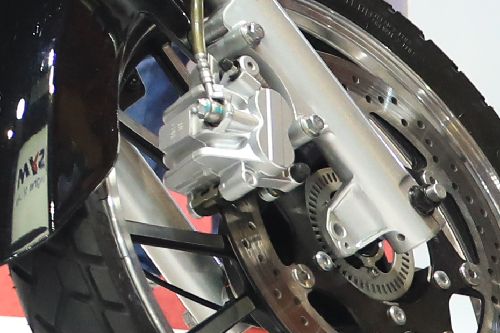 Rem depan SM Sport V16