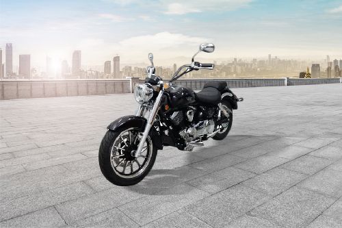 Tampak depan serong SM Sport V16 Plus