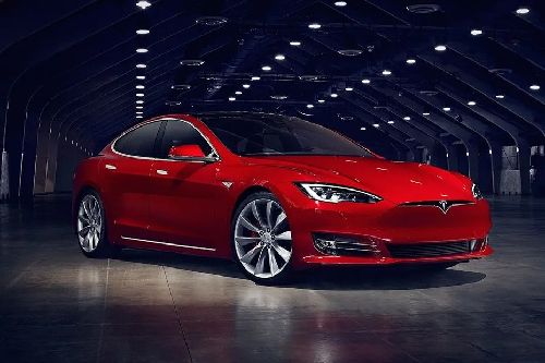 Tampak depan medium Tesla Model S