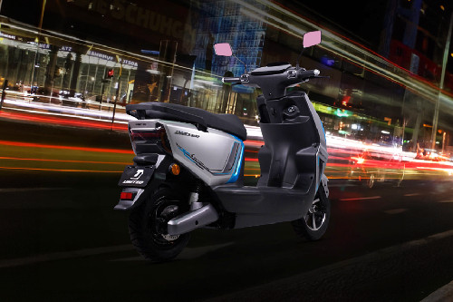 Tampak belakang United MT1500