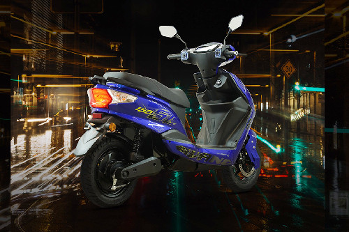 Tampak belakang United Avand SL150