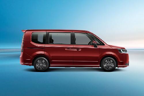 Tampak depan medum angle StepWGN e:HEV