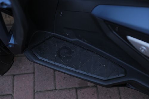 sandaran kaki Qooder Qooder