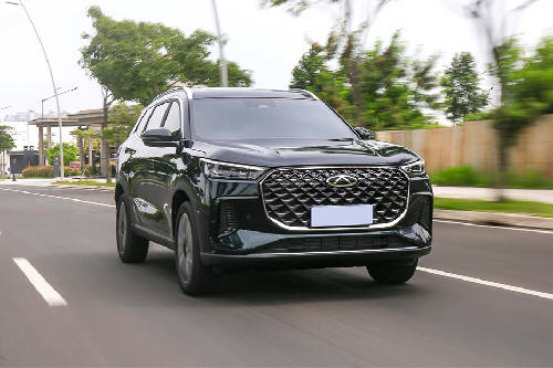 Tampak depan medium CHERY Tiggo 8 CSH