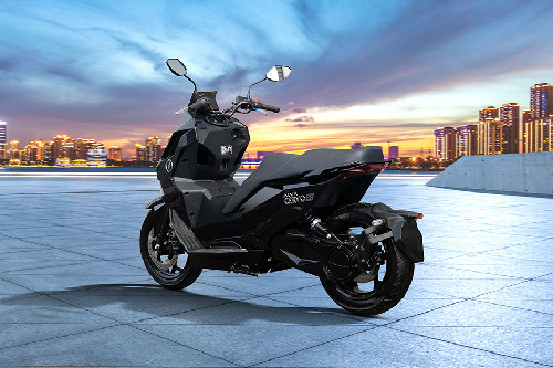 Tampak belakang kanan serong Alva CERVO