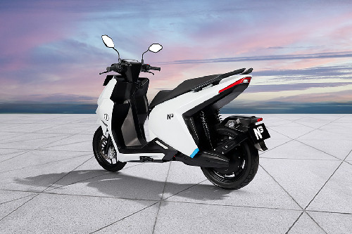 Tampak belakang kanan serong Alva N3