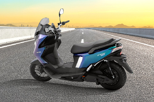 Tampak belakang kanan serong Polytron Fox 350