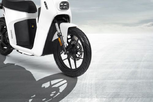 Ban depan Charged Maleo