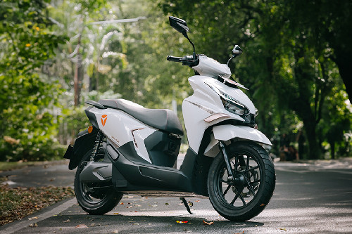 Tampak belakang serong Tampak belakang serong Yadea Velax