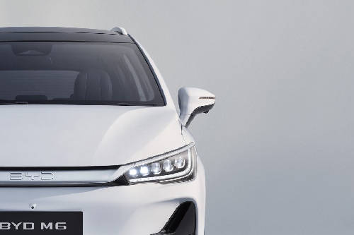 BYD M6 Drivers Side Mirror Front Angle
