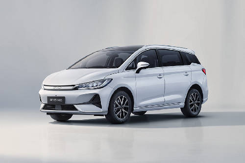 BYD M6 Front Side View