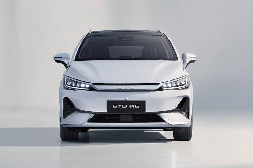 Tampak Depan BYD M6