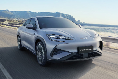 Tampak depan medium BYD Sealion 7