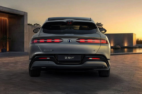 Tampak belakang Denza Z9 GT