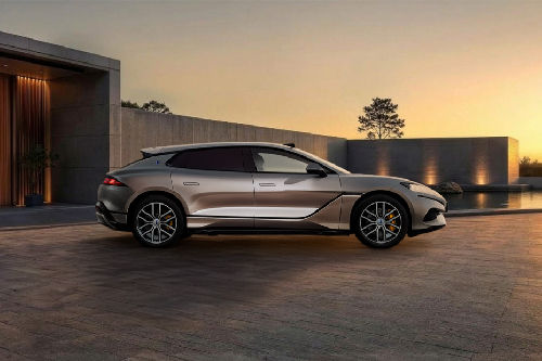 Denza Z9 GT Side view