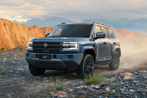 Denza B5 Front angle low view