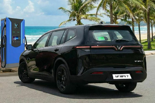Rear Cross Side View of VinFast VF MPV 7
