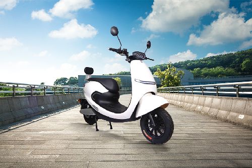 Tampak belakang serong Rakata Motorcycle S9