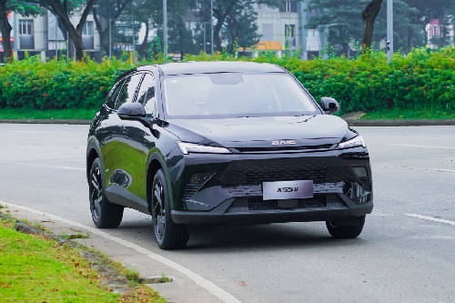 Tampak depan medium BAIC X55 II