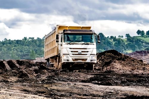 7 50.400 8x4 BB Tipper Front angle low view