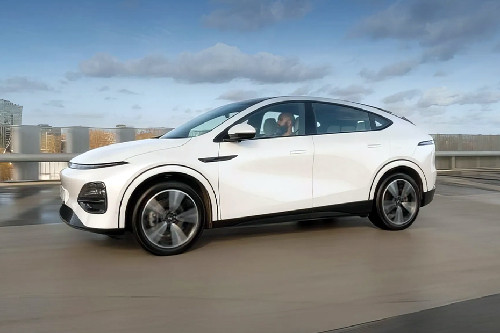 XPENG G6 Front Side View