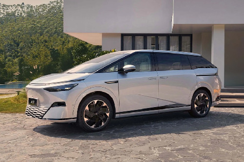 XPENG X9 Front Side View