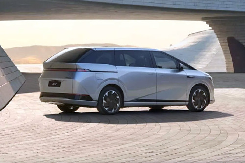 Tampak belakang sisi tengah X9