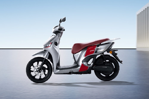 Samping Kiri INDOMOBIL eMOTOR Adora