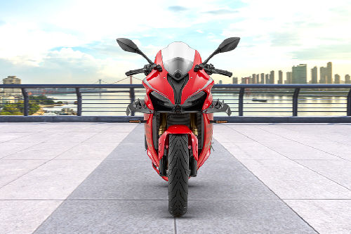 Tampak depan QJ Motor SRK 800RR