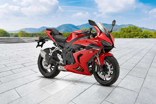 Tampak belakang serong Tampak belakang serong QJ Motor SRK 800RR